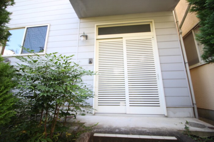 物件外観写真4　(エントランス部分)