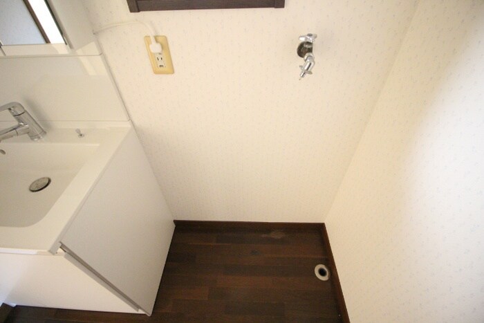 物件内観写真16　(洗濯機置場)