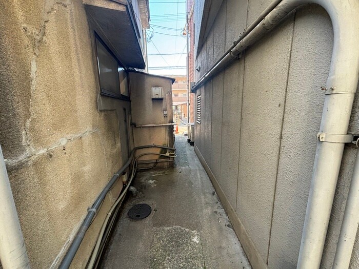 物件外観写真6　(エントランス部分)