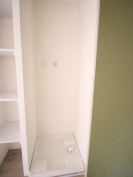 物件内観写真11　(洗濯機置場)