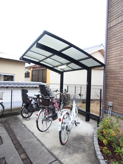 物件外観写真3　(駐車場)