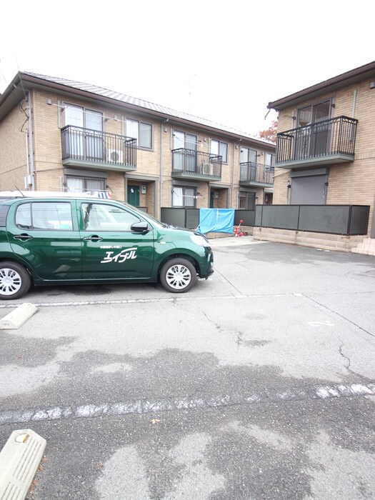 物件外観写真4　(駐車場)