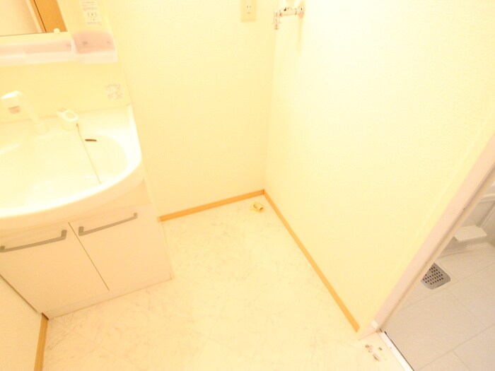 物件内観写真12　(洗濯機置場)