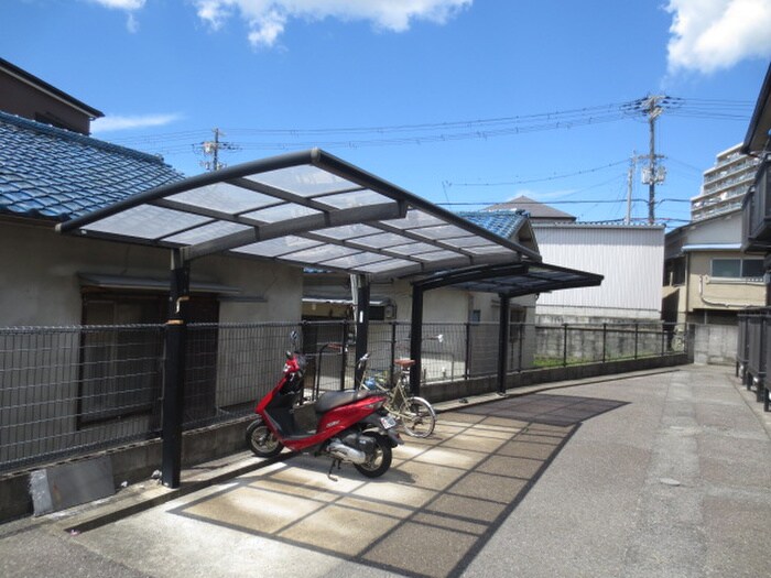 物件外観写真3　(駐輪場)