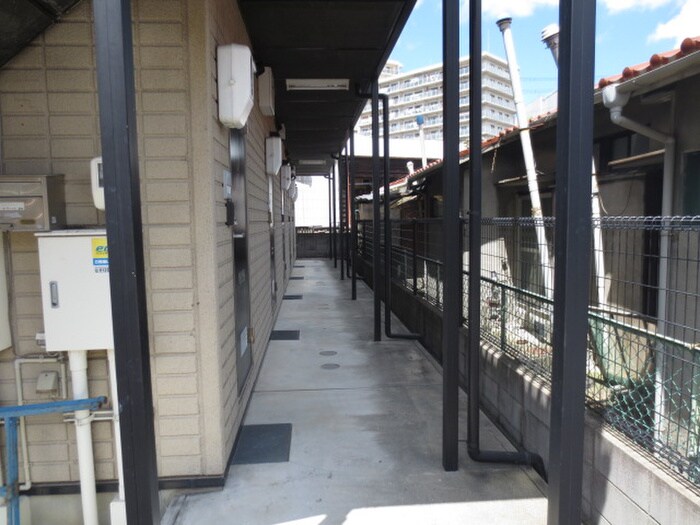 物件外観写真6　(エントランス部分)