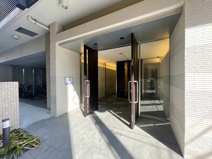 物件外観写真3　(エントランス部分)