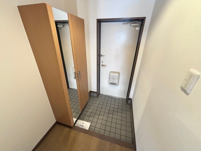 物件内観写真7　(玄関)