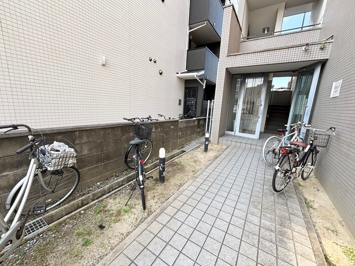 物件外観写真5　(駐輪場)