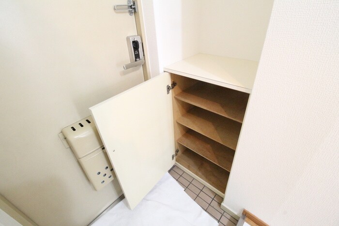 物件内観写真8　(靴箱)