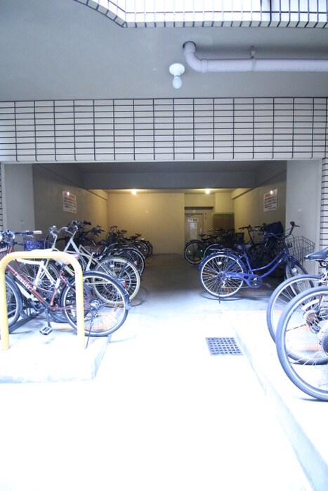 物件外観写真5　(駐輪場)