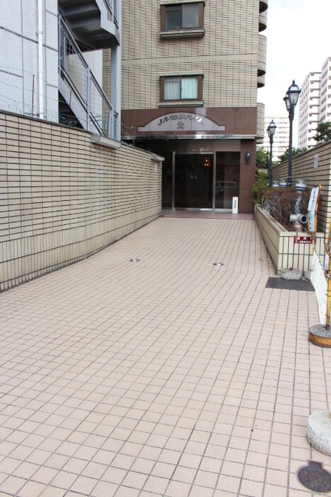 物件外観写真6　(エントランス部分)