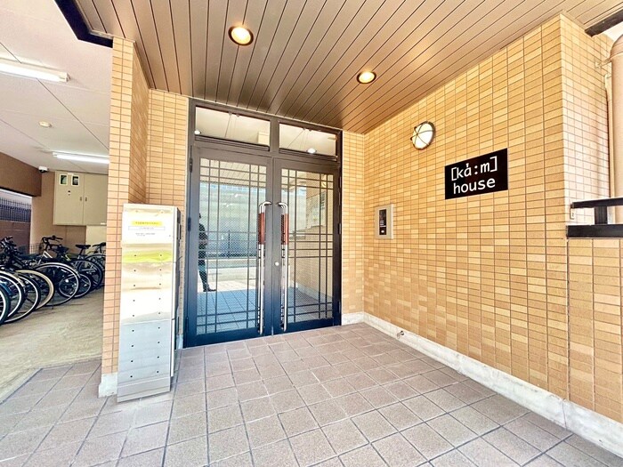 物件外観写真3　(エントランス部分)