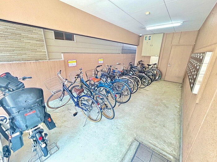 物件外観写真4　(駐輪場)