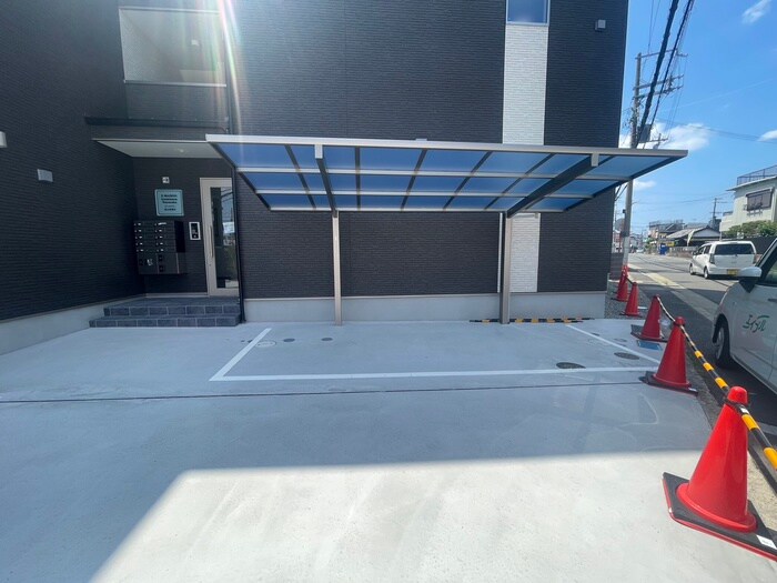 物件外観写真4　(駐輪場)