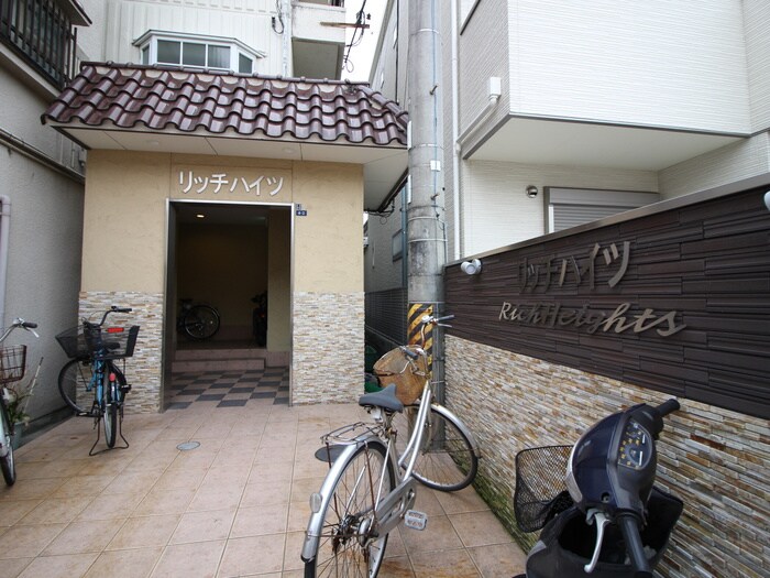 物件外観写真3　(エントランス部分)