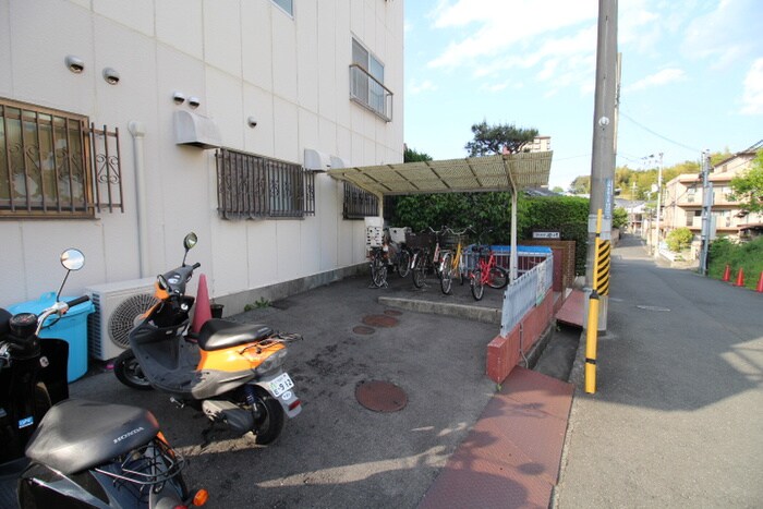 物件外観写真6　(駐輪場)
