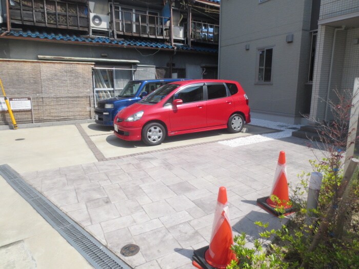 物件外観写真5　(駐車場)