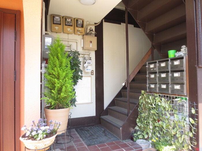 物件外観写真3　(エントランス部分)