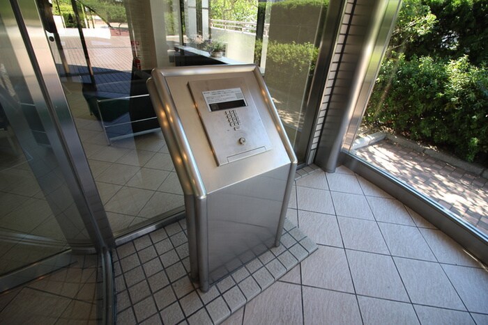 物件外観写真4　(エントランス部分)