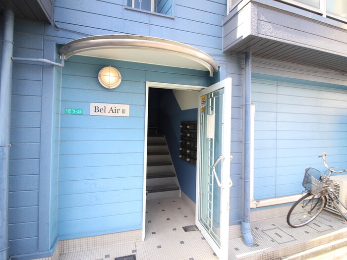 物件外観写真3　(エントランス部分)