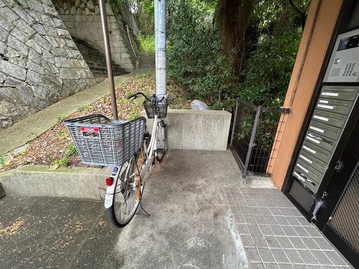 物件外観写真4　(駐輪場)