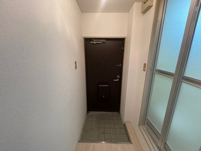 物件内観写真18　(玄関)