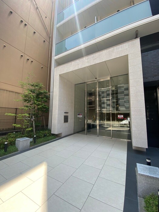 物件外観写真2　(エントランス部分)