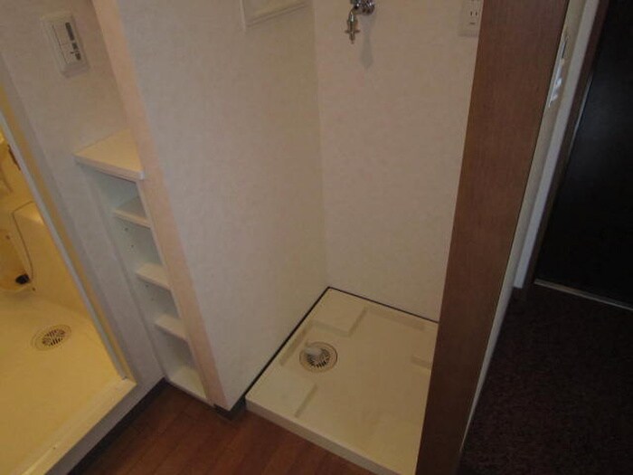 物件内観写真9　(洗濯機置場)