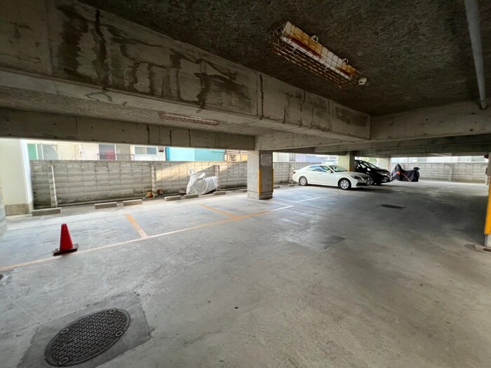 物件外観写真2　(駐車場)