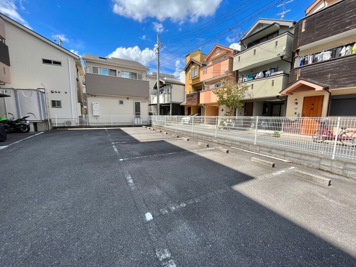 物件外観写真4　(駐車場)