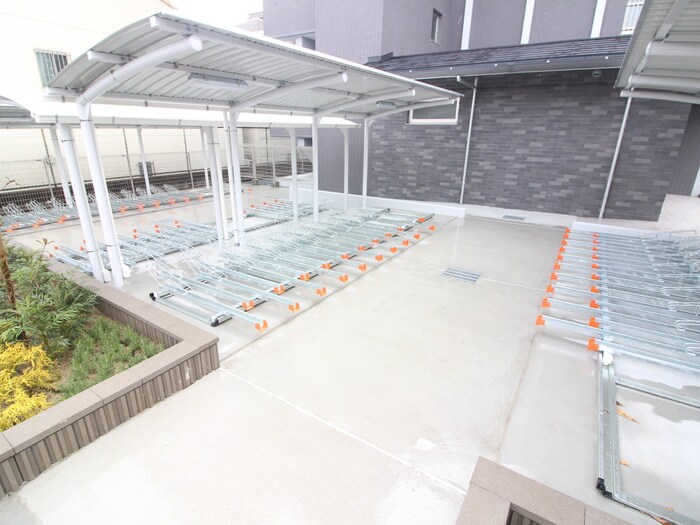 物件外観写真5　(駐輪場)