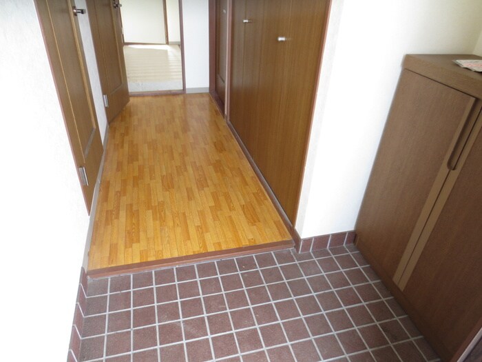 物件内観写真14　(玄関)