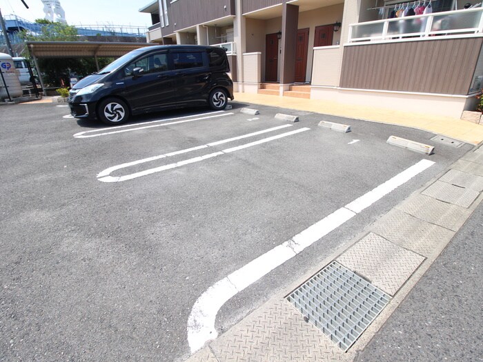 物件外観写真5　(駐車場)