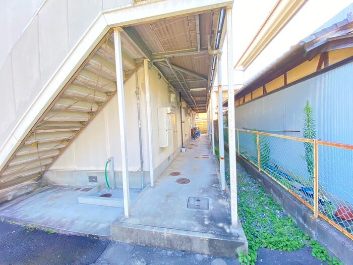 物件外観写真2　(エントランス部分)