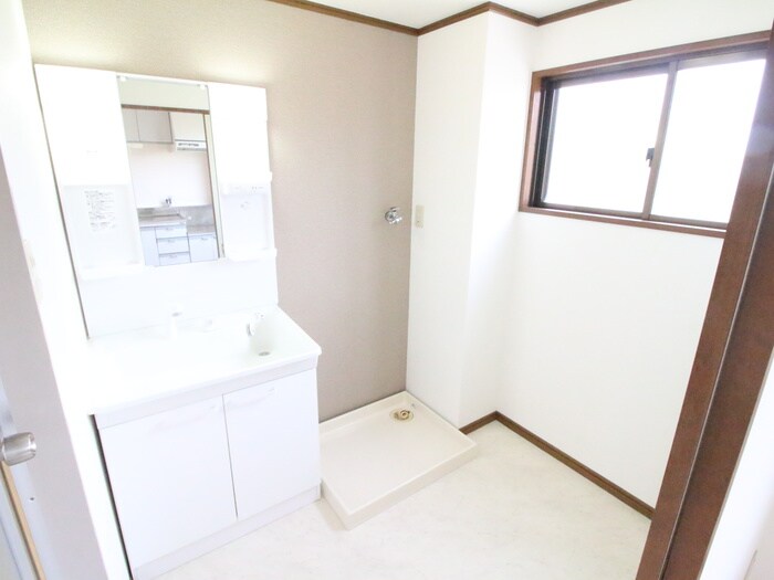 物件内観写真11　(洗濯機置場)