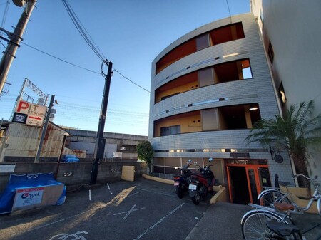 ＰＩＮＥ　ＴＲＥＥ外観写真