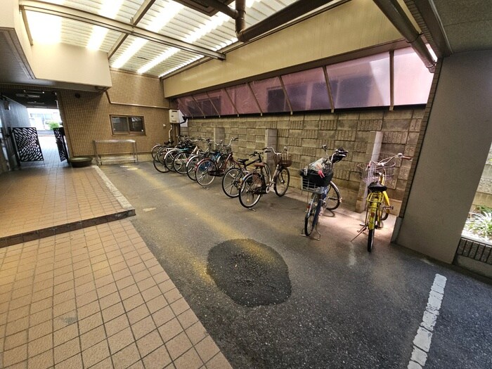 物件外観写真3　(駐輪場)