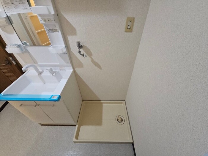 物件内観写真13　(洗濯機置場)