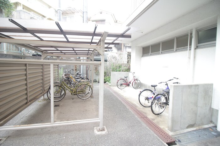 物件外観写真5　(駐輪場)