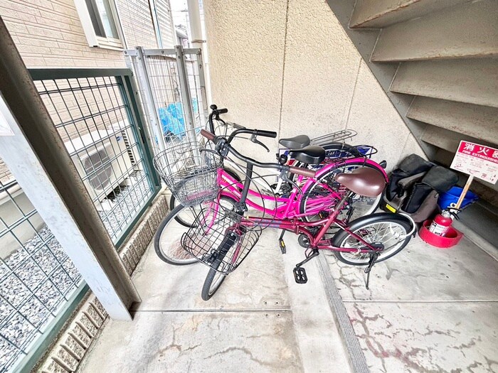 物件外観写真3　(駐輪場)