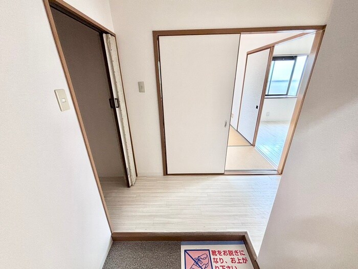物件内観写真17　(玄関)