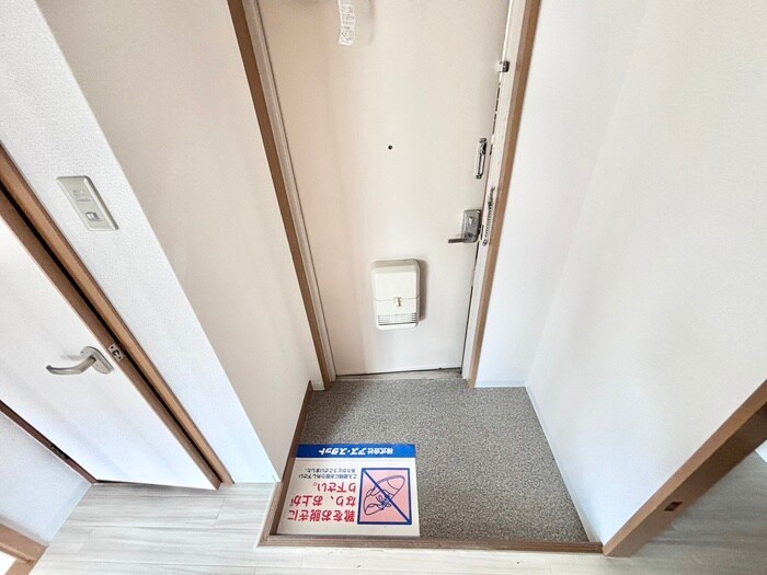 物件内観写真18　(玄関)