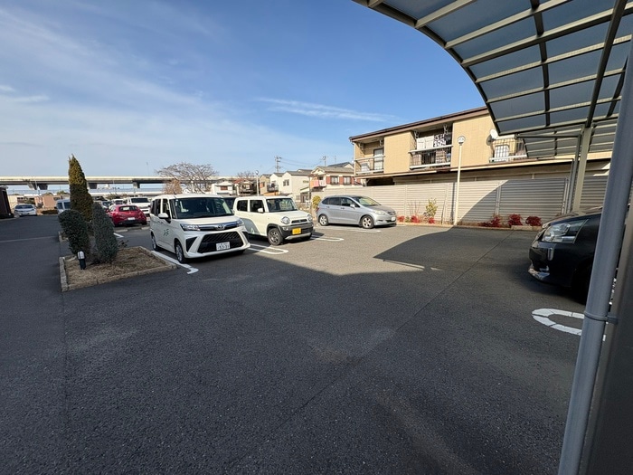 物件外観写真3　(駐車場)