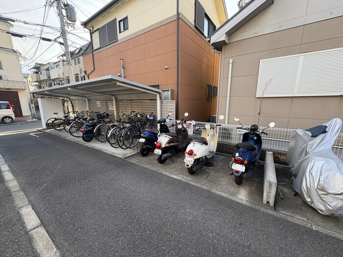 物件外観写真4　(駐輪場)