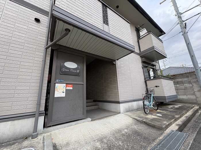 物件外観写真4　(エントランス部分)