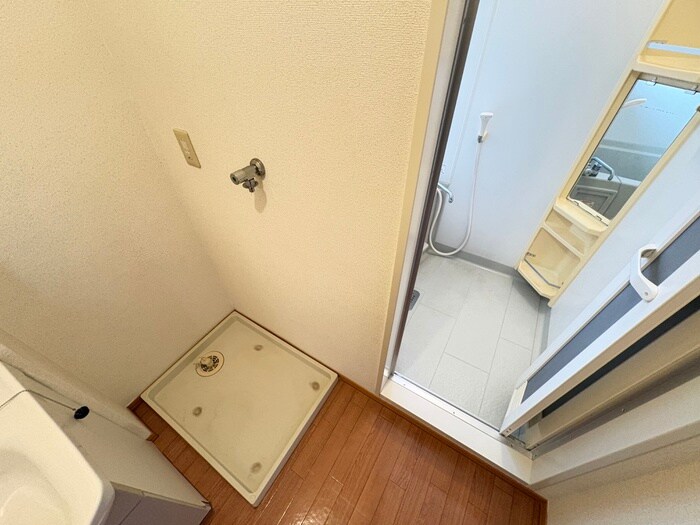 物件内観写真11　(洗濯機置場)