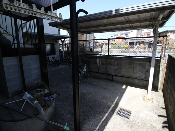 物件外観写真5　(駐車場)