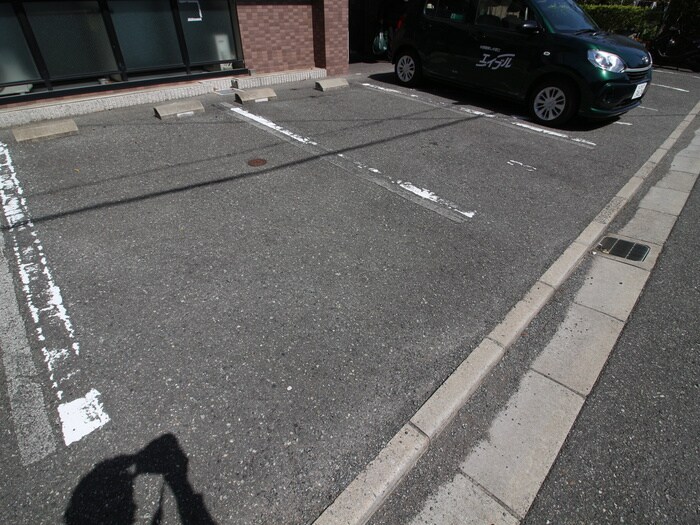 物件外観写真6　(駐車場)