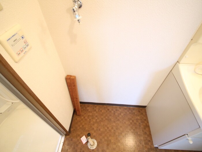 物件内観写真13　(洗濯機置場)