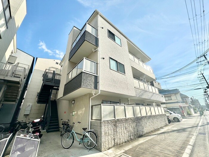 物件外観写真3　(エントランス部分)